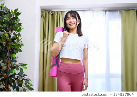 Japanese woman in yoga wear heading to training gym, yoga studio, yoga mat, leggings, trimmed up Japanese woman in yoga wear heading to training gym, yoga studio, yoga mat, leggings, trimmed up 134827964