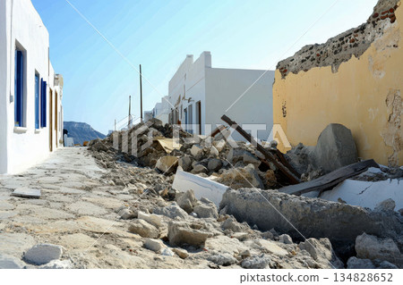 Santorini on alert as tremors rattle Greek island, earthquake warning. 134828652