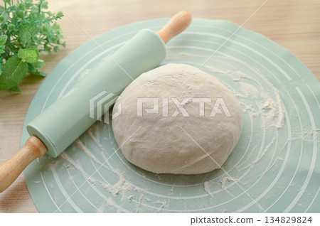 法國麵包麵團 134829824