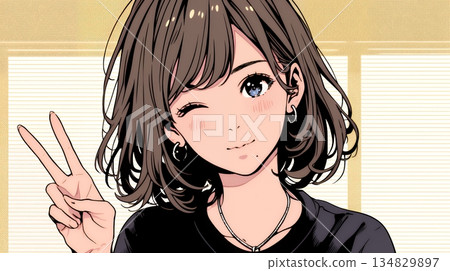 一位年輕女子像偶像一樣,在臉旁比出和平手勢並眨眼。 一位年輕女子像偶像一樣,在臉旁比出和平手勢並眨眼。 134829897