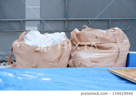 Garbage, waste, construction site, industrial waste, construction, environment, sorting, resources, bags, disposal, construction site, house, new construction site, detached house Garbage, waste, construction site, industrial waste, construction, environment, sorting, resources, bags, disposal, construction site, house, new construction site, detached house 134829948