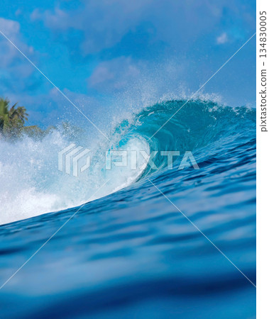 Majestic ocean swell with shimmering sunlight and foamy crest 134830005
