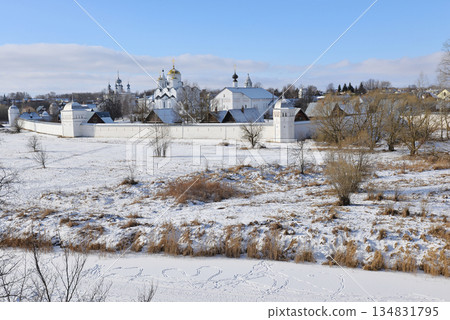 Suzdal, Russia, Pokrovsky monastery and Kamenka river in winter Suzdal, Russia, Pokrovsky monastery and Kamenka river in winter 134831795