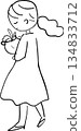 線條畫插圖，描繪了一位手捧花束的女孩。 134833712