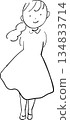 站立女孩的線條畫插圖 134833714