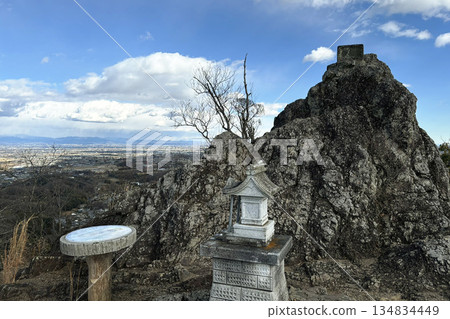 埼玉縣：金坂神社內殿的石神社與羅盤 [禦嶽山] 上川町，兒玉郡 134834449