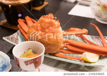 Crab kaiseki cuisine at a Hokuriku inn 134834685