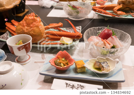 Crab kaiseki cuisine at a Hokuriku inn 134834692