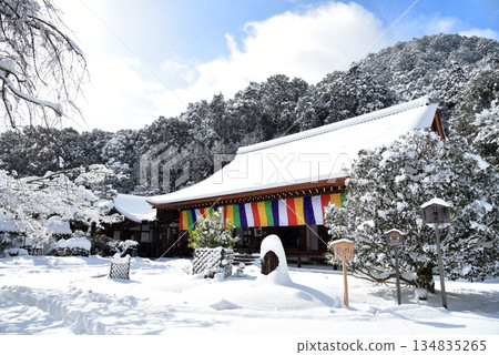 二尊院正殿被白雪覆蓋 134835265