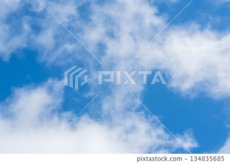 秋日的天空:仰望平靜的藍天和雲 166 秋日的天空:仰望平靜的藍天和雲 166 134835685