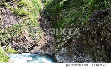 新潟縣十日町市夏季的清津峽 新潟縣十日町市夏季的清津峽 134835710