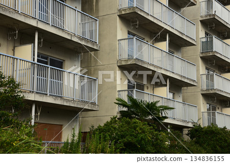 Old housing complex built in the Showa era and scheduled for redevelopment 1 134836155