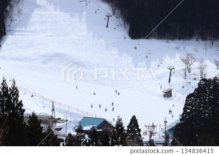 從玄之山腰俯瞰若狹玄之山滑雪場 從玄之山腰俯瞰若狹玄之山滑雪場 134836415