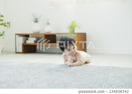 爬行寶寶 134836542