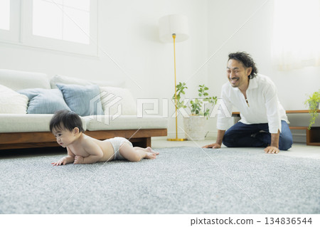 爬行寶寶 134836544