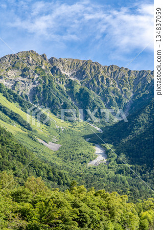 Looking up at the Hotaka mountain range (Okuhotakadake and Tsuri Ridge) from the Azusa River. Kamikochi Nature Trail. Forest bathing walk. 134837059
