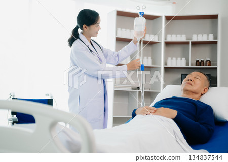 Doctors explaining the symptoms to a patient in a hospital or therapeutic treat client Professional medical service concept. 134837544