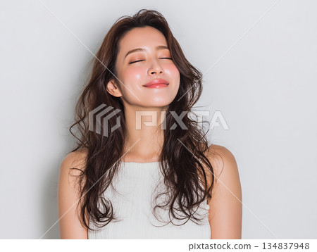 用於美容文章的素材,採用乾淨的白色背景和留白。 用於美容文章的素材,採用乾淨的白色背景和留白。 134837948