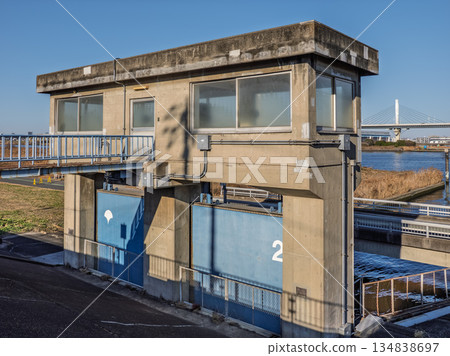 古中川的源頭，從荒川分流而出[木之田川水門]（東京都江戶川區） 134838697