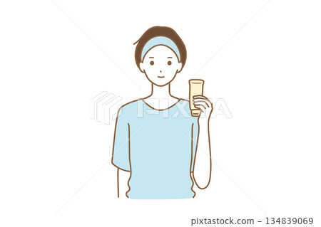 男子手持保養品 134839069