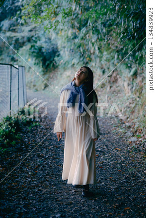 走本質上的日本婦女 走本質上的日本婦女 134839923