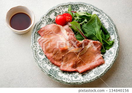 烤牛肉 134840156
