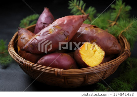 秋季收穫的地瓜 134841458