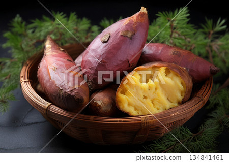 秋季收穫的地瓜 134841461