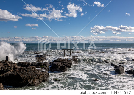 The Kamiiso torii gate and white clouds shining against the backlight of rough waves [Oarai Coast, Ibaraki Prefecture] 134841537