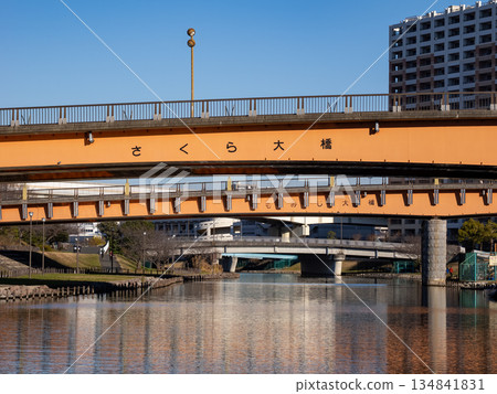 橫跨古中川河的橋樑名為「櫻大橋」。 134841831