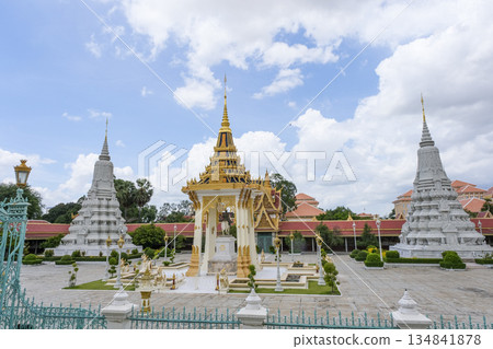 Silver Pagoda, a Buddhist temple adjacent to the Royal Palace 134841878