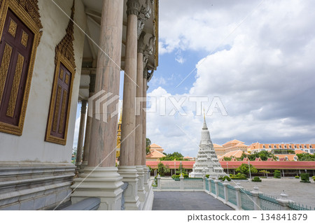 銀塔，一座毗鄰皇宮的佛教寺廟 134841879