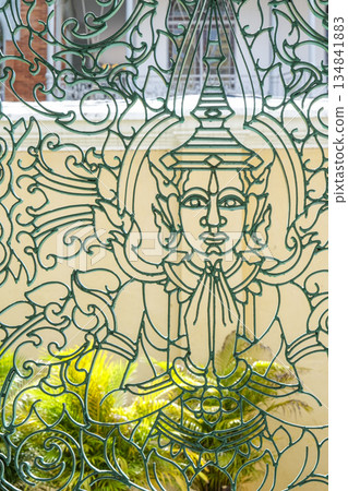 佛教寺廟中發現的佛像窗框 134841883