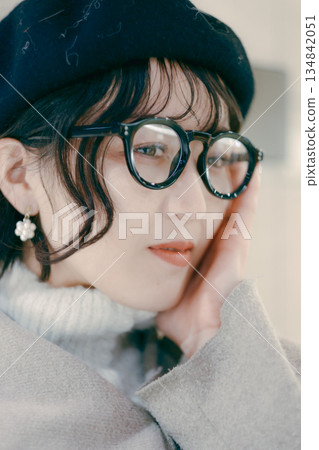 A woman in her 30s lost in thought while waiting for an appointment A woman in her 30s lost in thought while waiting for an appointment 134842051