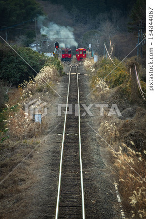 Trains going up and down depart at the same time from Minami-Yufuin Station 134844067