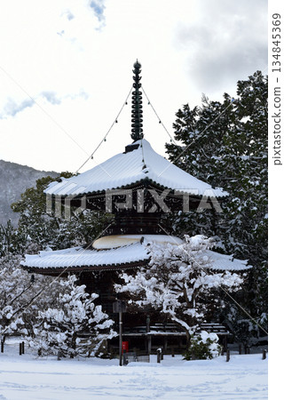 Snow-covered Seiryoji Temple 134845369