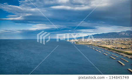 A winter view of the Kurobe River alluvial fan from the coastline of the Sea of Japan 134845749