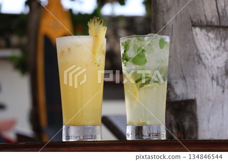 風景配鳳梨汁和莫吉托 134846544