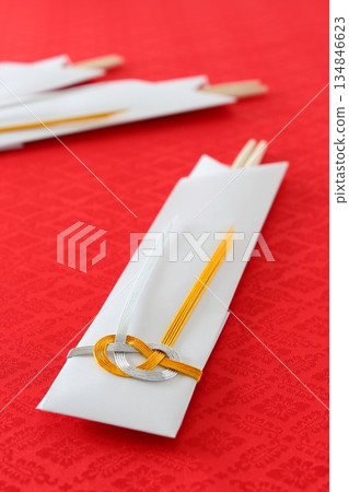 慶典筷子（圓筷、筷盒、水引筷、金銀筷、淡路結）[紅色背景，簡約款] 134846623