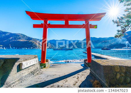 Morokuchi神社鳥居，駿河灣和富士山“戶田，沼津市” 134847023