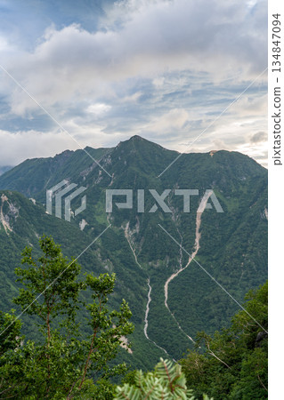 清晨，從天宮原眺望西嶽，沐浴在晨曦之中；從矢澤徒步至沖裡戶。 134847094