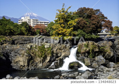 Ayutsubo Falls and Mount Fuji in Nagaizumi Town, Shizuoka Prefecture Ayutsubo Falls and Mount Fuji in Nagaizumi Town, Shizuoka Prefecture 134848023
