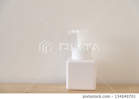 洗手液噴霧瓶的特寫 洗手液噴霧瓶的特寫 134848701