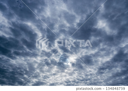 Autumn sky: The sun in the clouds makes the clouds shine 28 Autumn sky: The sun in the clouds makes the clouds shine 28 134848739