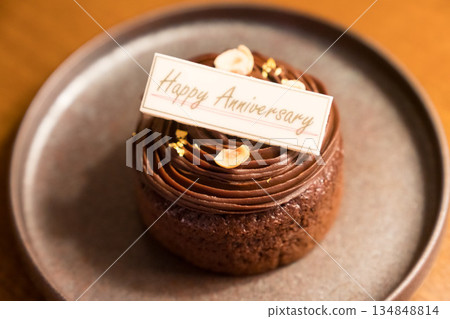 Luxury hotel anniversary cake 134848814