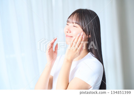 A young woman doing skin care 134851399