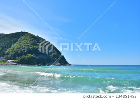 兵庫縣，JR山陰本線洋部站附近日本海景色 134851452
