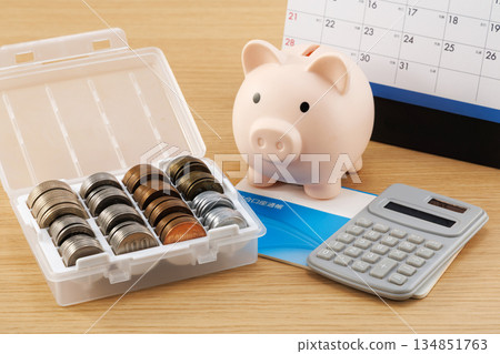 Savings Lifestyle Image Savings Lifestyle Image 134851763
