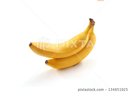 新鮮的香蕉 134851925