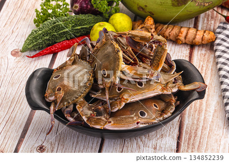 Wild raw crab for cooking Wild raw crab for cooking 134852239